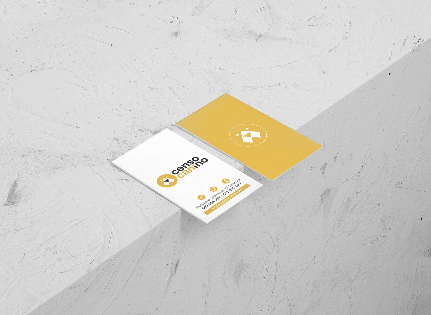 Tarjetas corporativas de Censo Canino. Parte frontal en positivo y parte trasera con el logotipo en negativo