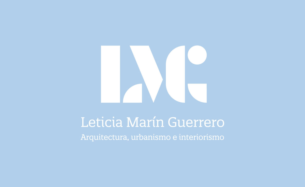 Logotipo para Leticia Marín Guerrero - Arquitectura, urbanismo e interiorismo en su versión negativa.