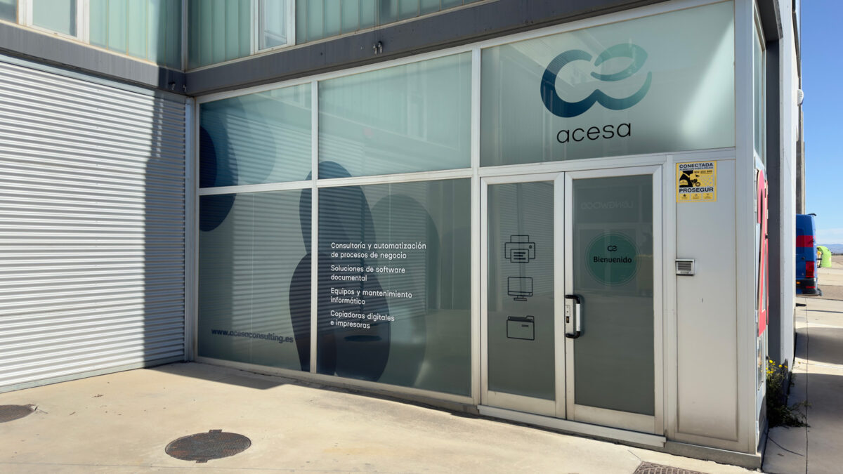 Vinilos decorativos para la fachada de las oficinas de Acesa en Zaragoza.